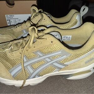 ASICS Gel-1090v2 in Khaki Beige and Oyster Gray